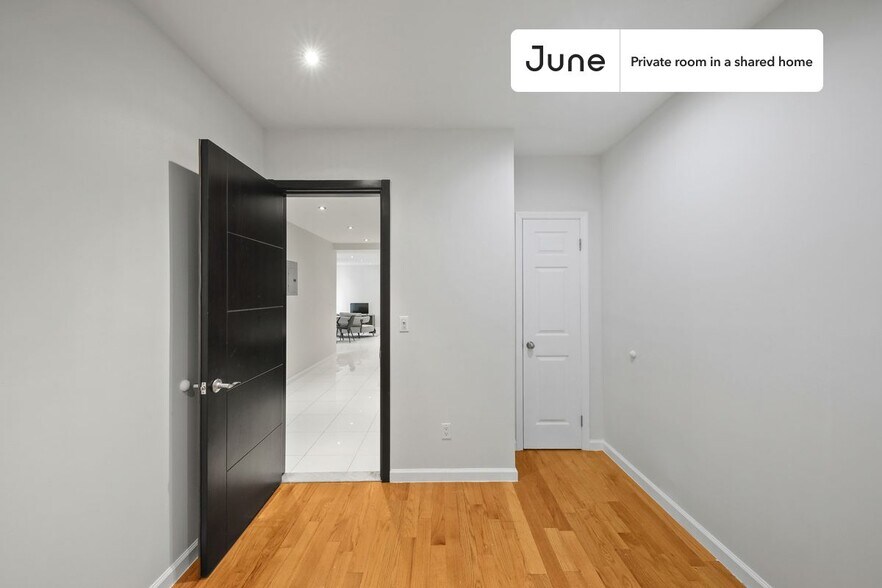 Building Photo - Room in Shared 3 bed/1 bath home