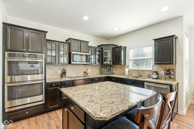 Building Photo - 6192 Bayard Dr