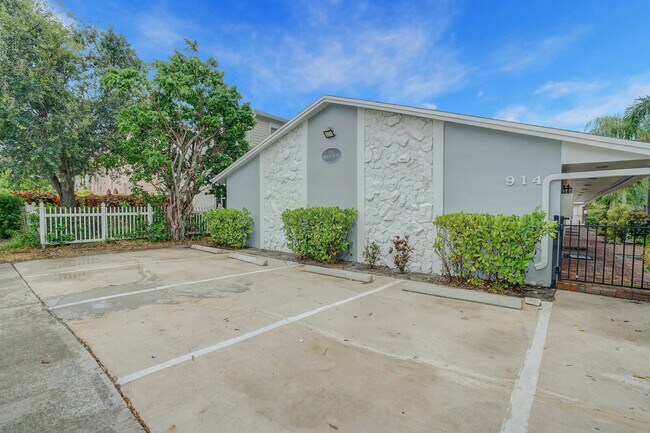Building Photo - 914 N Federal Hwy