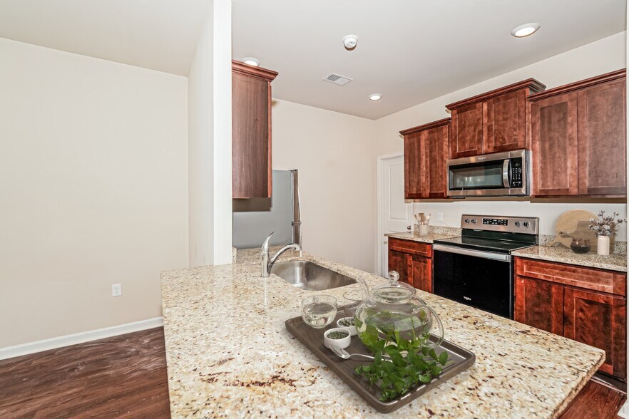 Building Photo - 6383 Rainbow Row