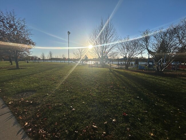 Building Photo - 946 E Grant Dr