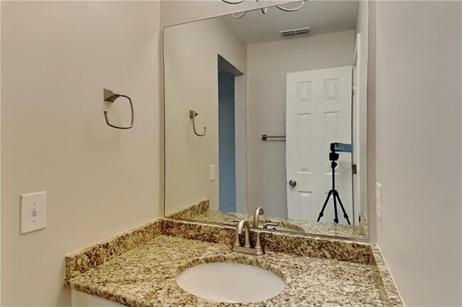 Building Photo - 500 Abernathy Oaks Way