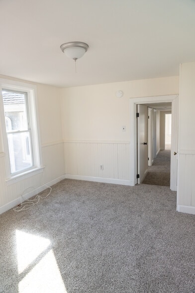 Building Photo - 1005 Railroad St