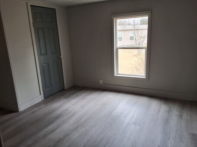 Building Photo - Cozy 2 Bed, 1.5 Bath Home