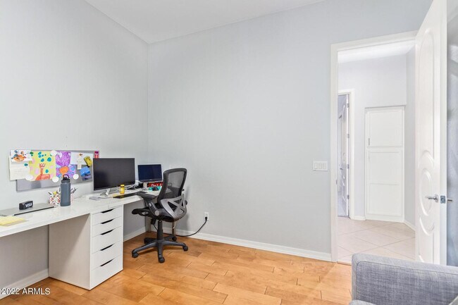 Building Photo - 4250 S Lafayette Dr