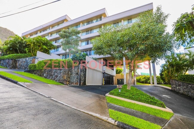 Building Photo - 2 bedroom, 1 bath unit with 1 parking stal...