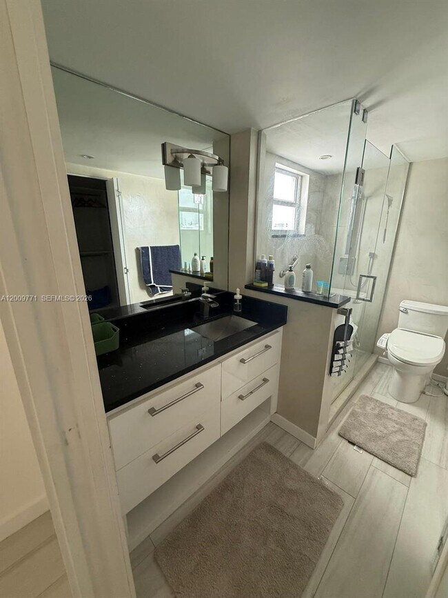 Building Photo - 1150 Collins Ave