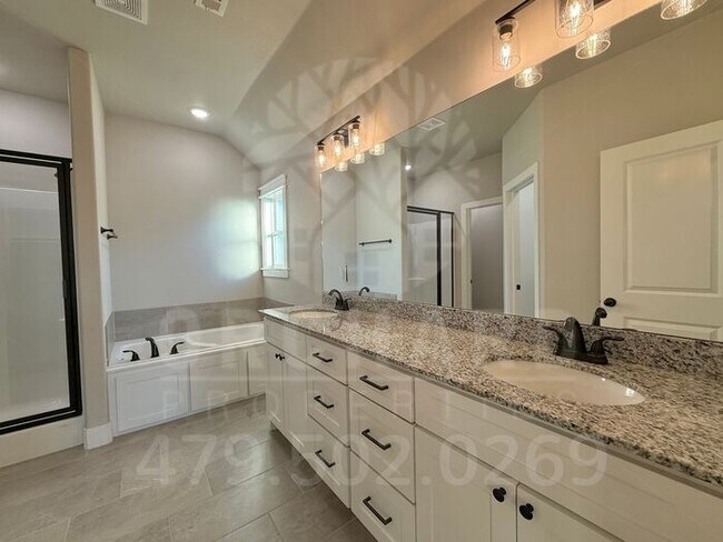 Building Photo - Tontitown- Single-Family Home- Desirable Hickorywood Plan- 4 Bedroom!