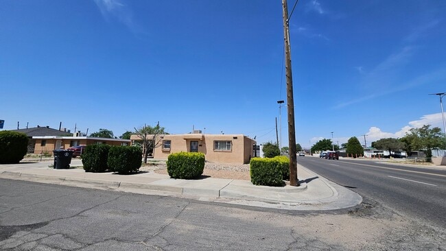 Primary Photo - 2 bed with a office