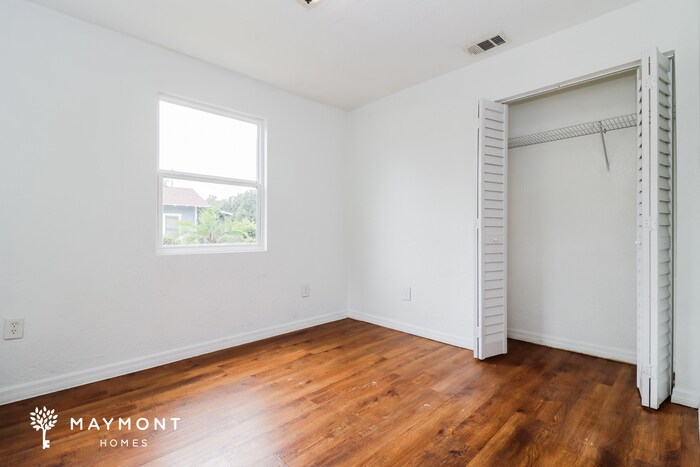 Building Photo - 2579 Queensboro Ave S