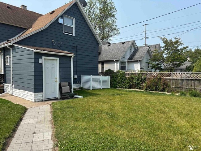 Building Photo - 240 Ford Ave