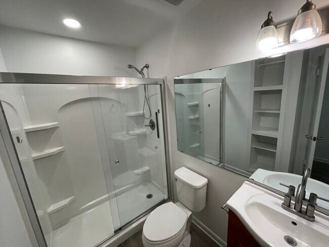 Building Photo - 3312 Northview Dr