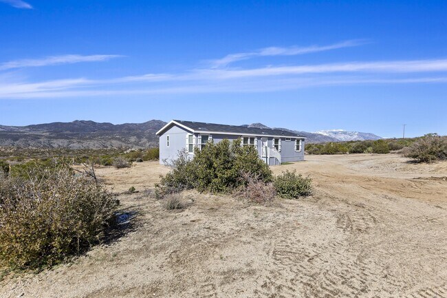 Building Photo - 60661 Chalet Dr