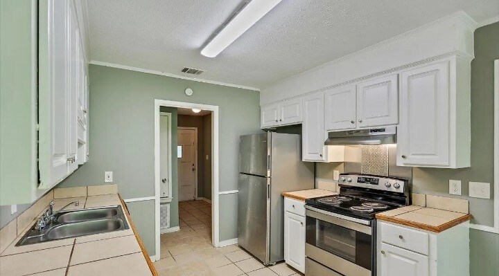 Building Photo - 2128 Thousand Oaks Dr