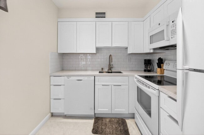 Building Photo - 173 Flanders C