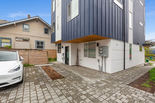 Building Photo - 1716 N 47th St