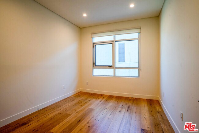 Building Photo - 938 Orange Grove Ave