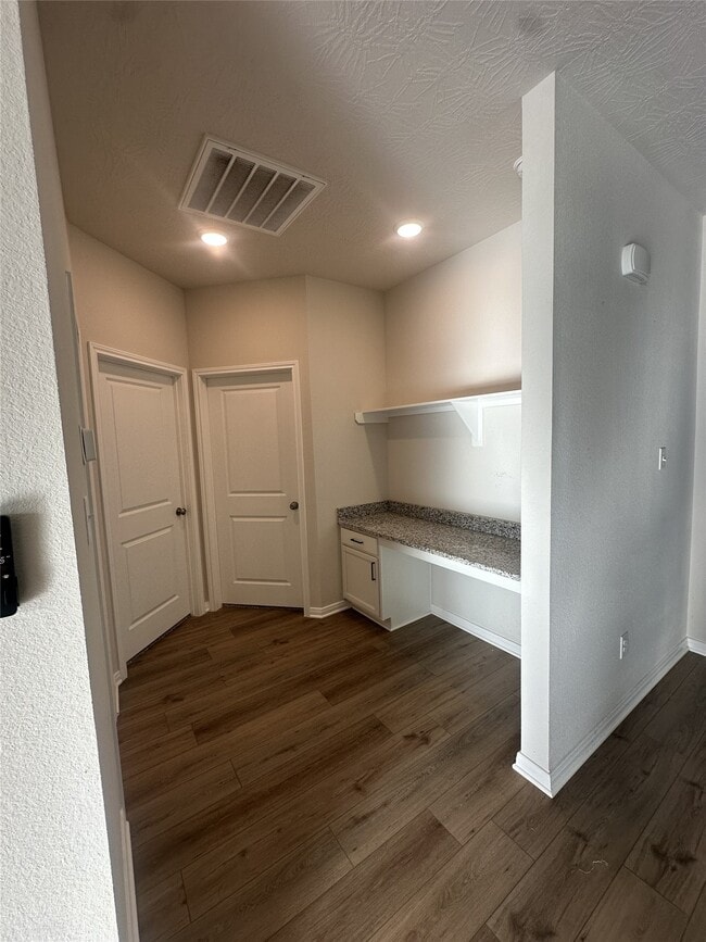 Building Photo - 112 Laurel Oak Dr