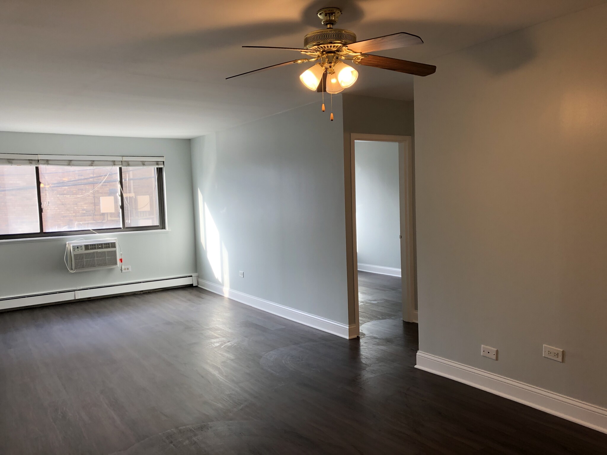 Building Photo - 607 W Wrightwood Ave