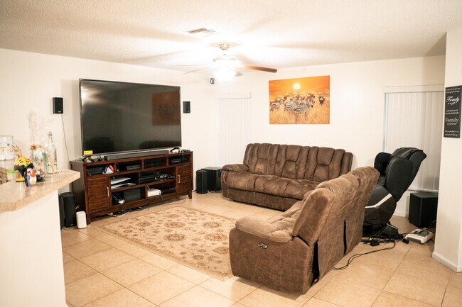 Building Photo - 3381 Turtle Cove