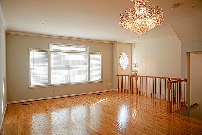 Building Photo - Exquisite Townhouse in Orchard Run Germantown