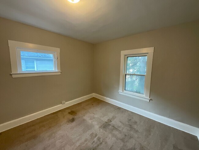 Building Photo - 2070 Lark St