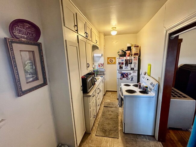 Building Photo - 404 S Van Buren St