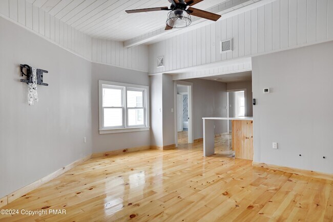 Building Photo - 314 Main St