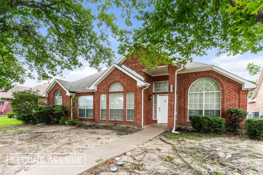 Primary Photo - 2404 Liles Ln