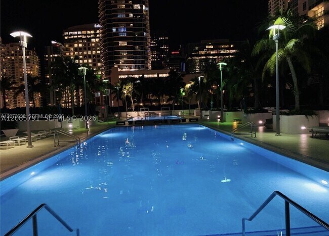 Building Photo - 950 Brickell Bay Dr