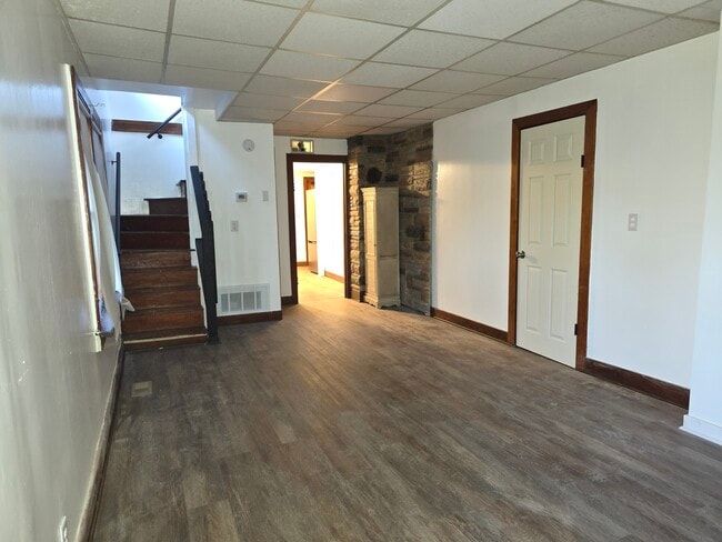 Building Photo - 117 Woodland Dr