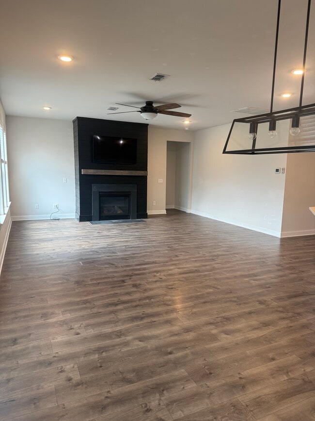 Building Photo - 227 Bering Ln