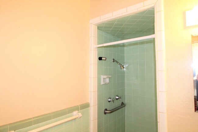 Building Photo - 2000 Alameda St