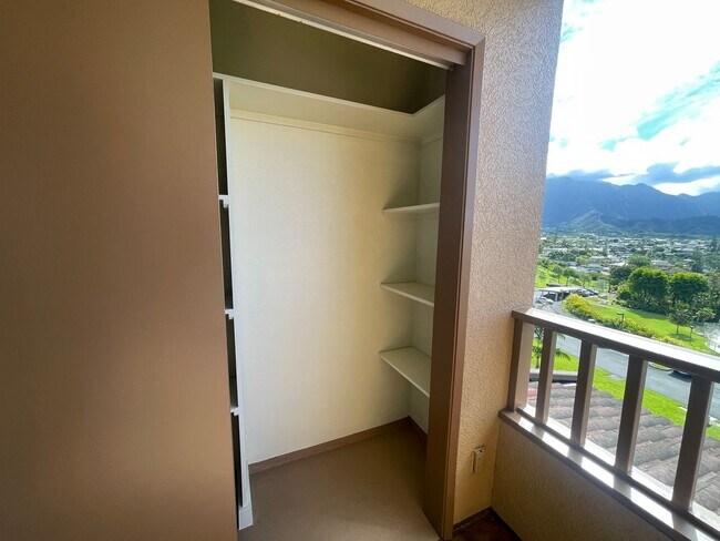 Building Photo - Beautiful 2 bedroom, 2 bath townhome