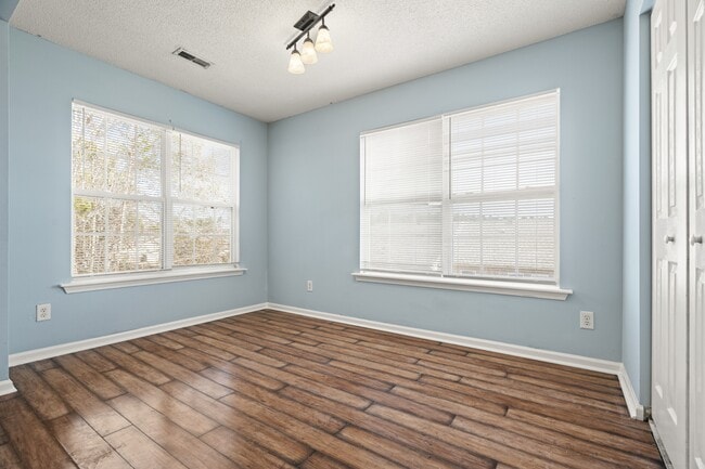 Building Photo - 527 3rd Loop Rd