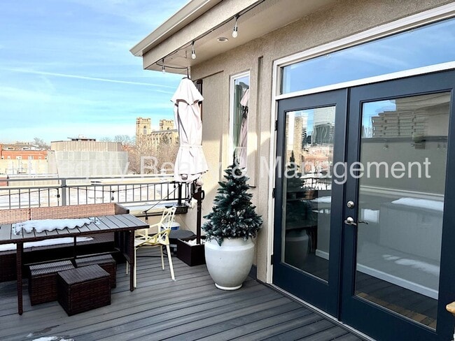 Building Photo - 5 Bed/4 Bath, 2,553 Sqft -1259 N Washingto...