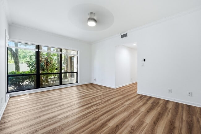 Building Photo - 101 Waterview Dr