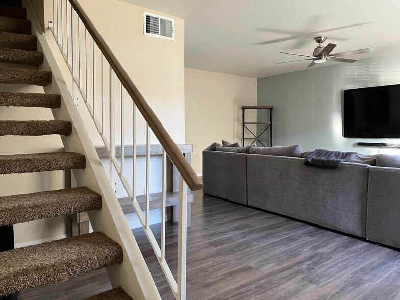 Living room - 2809 Via Clarez