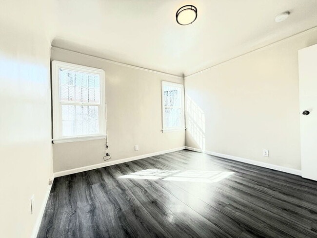 Building Photo - 338 W 61st St