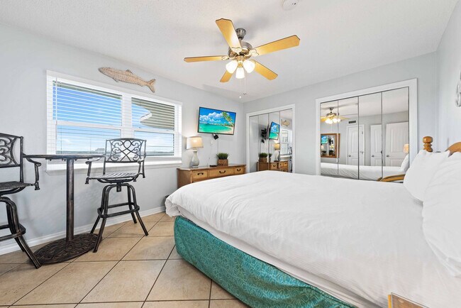 Building Photo - 833 Santa Rosa Blvd