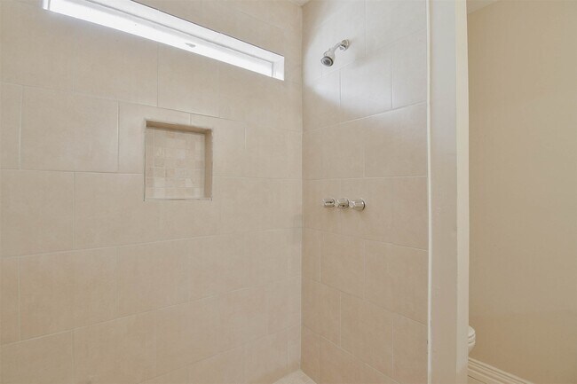 Building Photo - 2915 Valley Rose Dr