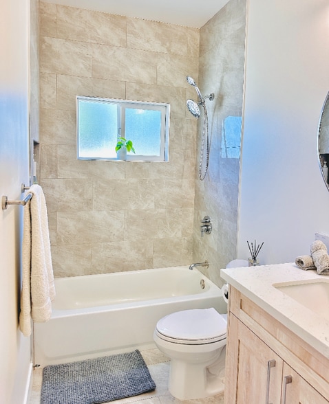 Building Photo - 8436 Oakdale Ave