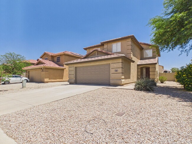 Building Photo - Spacious Heartland Ranch Beauty