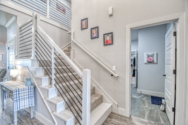 Building Photo - Spacious 5-Bedroom Home with 3 Full Baths ...