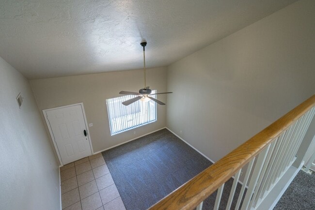 Building Photo - Spacious Updated Townhome in Downtown St. ...