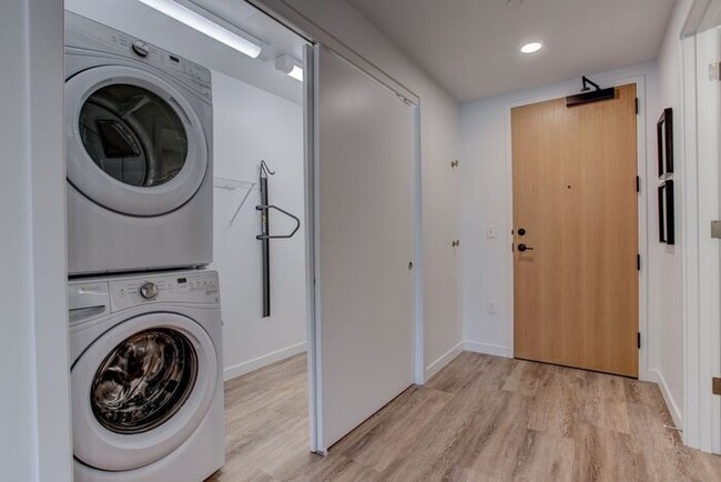 Building Photo - Luxury One Bedroom on Division near Salt &...