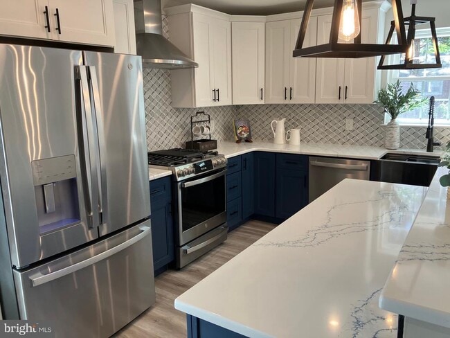 Building Photo - 2122 Hanover Blvd