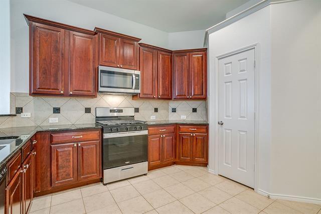 Building Photo - 15712 Landing Creek Ln