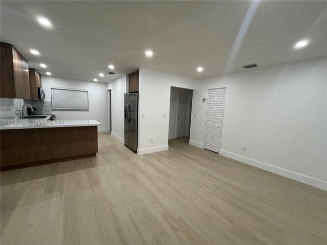 Building Photo - 108 Caribbean Ave