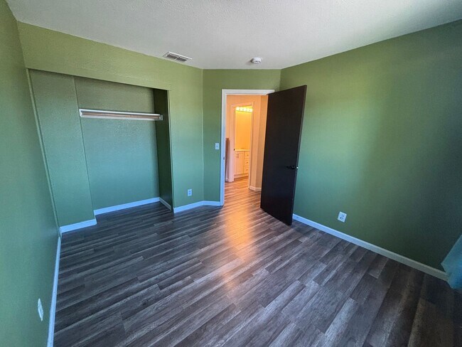 Building Photo - 1830 Highland Way